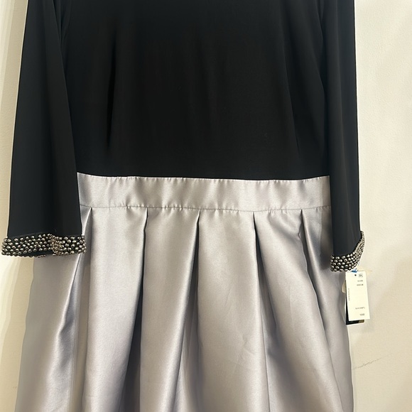 NWT Women’s Evening Gown - Picture 5 of 8